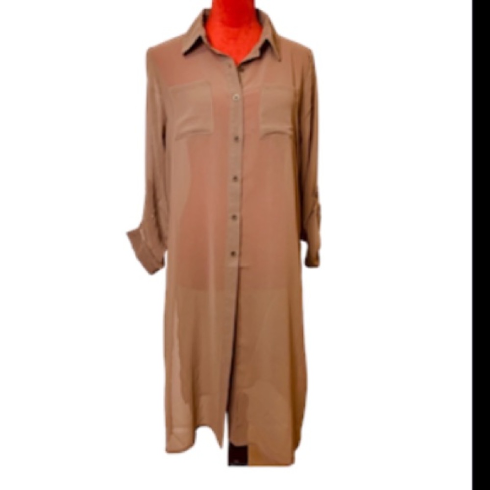 NWT SHEER BUTTON DOWN COLLAR LONGLINE TOP